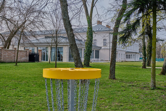 Discgolf basket in the castle park