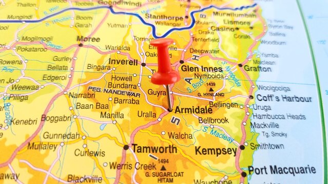 View of Armidale, is a city in the Northern Tablelands, New South Wales, Australia, on a geographical map of Australia and New Zealand, marked with red push pin
