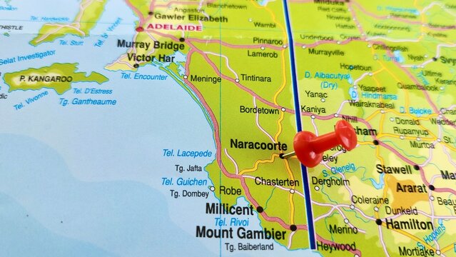 View of Naracoorte, is a town in the Limestone Coast region of South Australia, on a geographical map of Australia and New Zealand, marked with red push pin