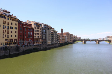 Obraz premium Colorful buildings along Arno river with bridge in Florence Italy
