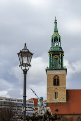 Fototapeta premium Berlin Clock Tower & Fountain