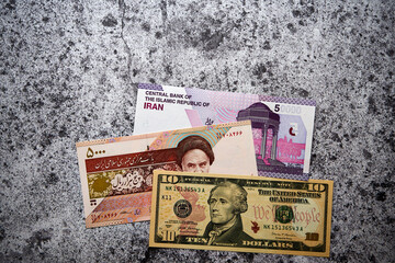  dolar amerykański i rial irański, banknoty  © Marcin Łazarczyk
