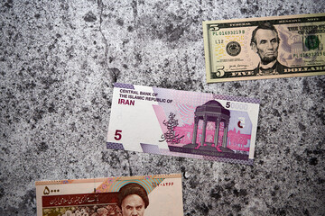  dolar amerykański i rial irański, banknoty  © Marcin Łazarczyk