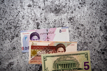  dolar amerykański i rial irański, banknoty  © Marcin Łazarczyk