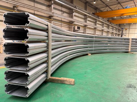 Curved profiles in the warehouse