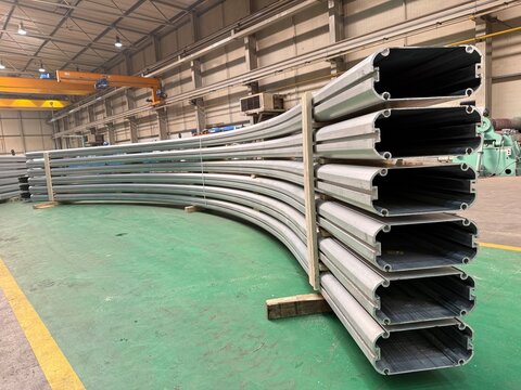 Curved profiles in the warehouse