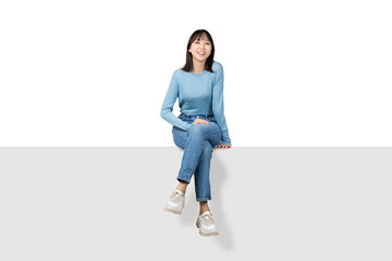 椅子に座る女性 リラックスした自然なポーズの人物素材（背景透過PNG）, Woman Sitting on Chair Relaxed Casual Pose Isolated on Transparent Background