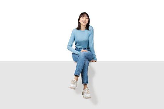 椅子に座る女性 リラックスした自然なポーズの人物素材（背景透過PNG）, Woman Sitting on Chair Relaxed Casual Pose Isolated on Transparent Background