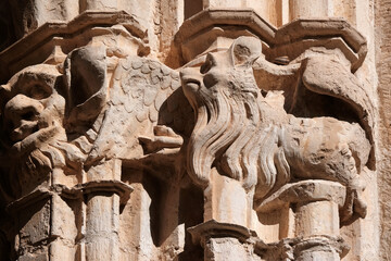 Obraz premium Figured capital (Yorkshire Terrier) of cloister of Santa Maria de Santes Creus Monastery. Tarragona Province, Spain.