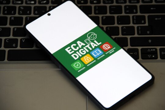 ECA Digital - Lei n&ordm; 15.211/2025, em vigor desde mar&ccedil;o de 2026, &eacute; uma atualiza&ccedil;&atilde;o do Estatuto da Crian&ccedil;a e do Adolescente que amplia a prote&ccedil;&atilde;o integral para o ambiente virtual. 