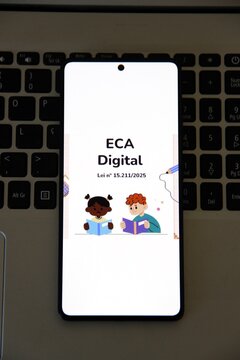 ECA Digital - Lei n&ordm; 15.211/2025, em vigor desde mar&ccedil;o de 2026, &eacute; uma atualiza&ccedil;&atilde;o do Estatuto da Crian&ccedil;a e do Adolescente que amplia a prote&ccedil;&atilde;o integral para o ambiente virtual. 