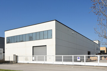 Fototapeta premium industrial building with white panels