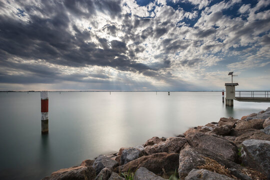 Lignano Sabbiadoro - Cielo drammatico sul mare con luce diffusa