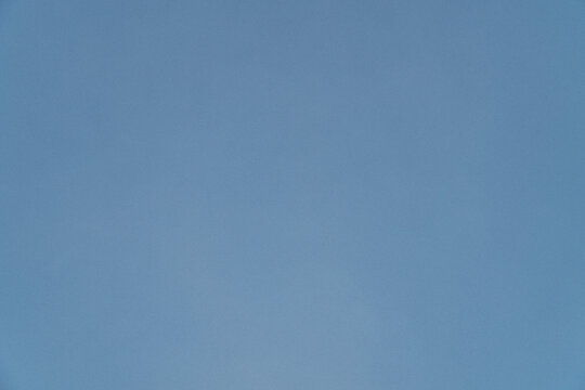 Soft blue sky gradient background with subtle clouds, minimal and clean atmosphere ideal for abstract, calm, and copy space concepts.