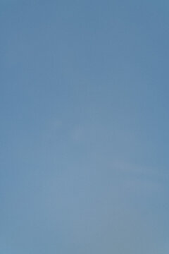 Soft blue sky gradient background with subtle clouds, minimal and clean atmosphere ideal for abstract, calm, and copy space concepts.