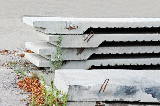 Precast concrete panels