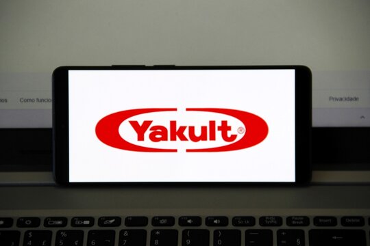 Yakult - Leite fermentado probi&oacute;tico, desenvolvido no Jap&atilde;o, que cont&eacute;m bilh&otilde;es de bact&eacute;rias Lactobacillus casei Shirota vivas. Ele auxilia na sa&uacute;de gastrointestinal, fortalecendo a flora intestinal.