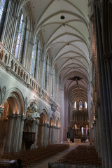 Fototapeta premium Interieur de la Cathedrale Notre-Dame de Bayeux en Normandie dans le Calvados.