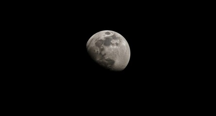 Obraz premium Lunar surface emerging from shadow before full phase