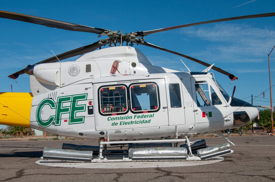 Helicoptero de la empresa de elctricidad mas grande de MEXICO, La COMISION FEDERAL DE ELECTRICIDAD, en el helipuerto de la central geotermoelectrica de Cerro Prieto, listo para inspecciones.