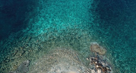 Fototapeta premium Expansive aerial image of a peaceful oceanic landscape