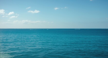 Obraz premium quiet coastal landscape background with a bright blue ocean and calm summer sky