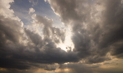 Obraz premium Stormy clouds with sun breaking through