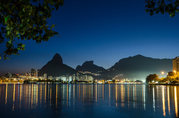 Obraz premium Sunset at Rodrigo de Freitas Lagoon.