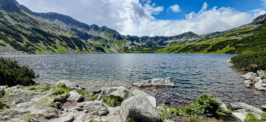 staw na tle gór panorama tatry © matesiak