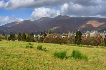 Fototapeta premium Beautiful scenery of Keswick town with mountains in England, UK