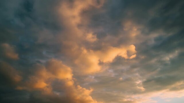 Golden Hour Clouds A Majestic Sky Display Bathed in Warm Sunlight During the Twilight