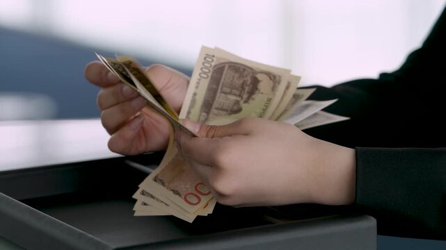 一万円札を数える女性の手元 お金を確認するシーン, Counting Japanese Yen Banknotes Close-up of Woman&rsquo;s Hands