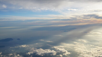 Naklejka premium Aerial Paradise: A Bird's-Eye View of the Hawaiian Islands