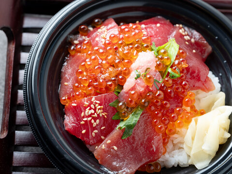 Tuna rice bowl with salmon roe