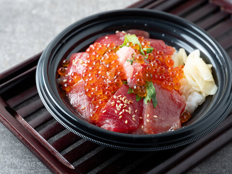 Tuna rice bowl with salmon roe