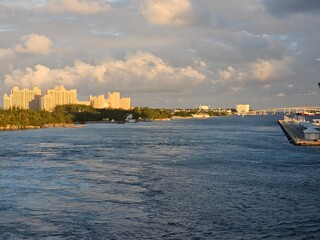Fototapeta premium Atlantis Paradise Island and Nassau Harbor at golden hour, Bahamas