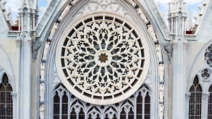 Obraz premium Rosetón de la fachada del Templo Expiatorio de León, Guanajuato. Arquitectura neo gótica en México