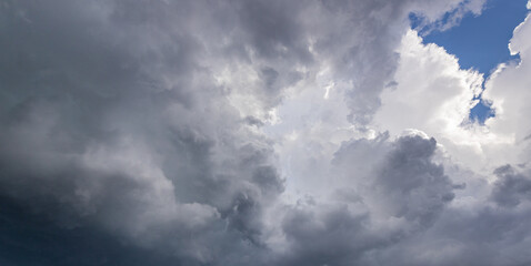 Obraz premium Dramatic clouds swirl in deep gray and soft white