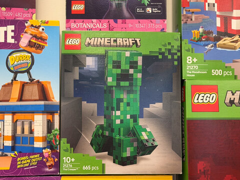 Lego minecraft creeper model box