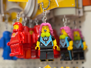 Obraz premium Smiling lego minifigure keychain with pink hair