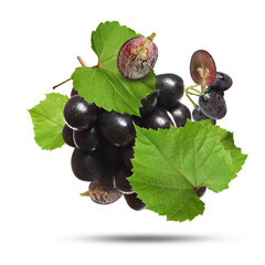 Obraz premium Fresh juicy grapes and green leaves falling against white background