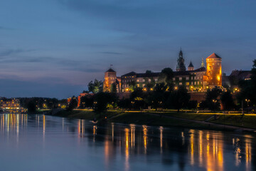 Fototapeta premium view of Wawel Castle from across the Vistula River