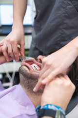 Obraz premium Dentist examining patient's teeth during oral checkup