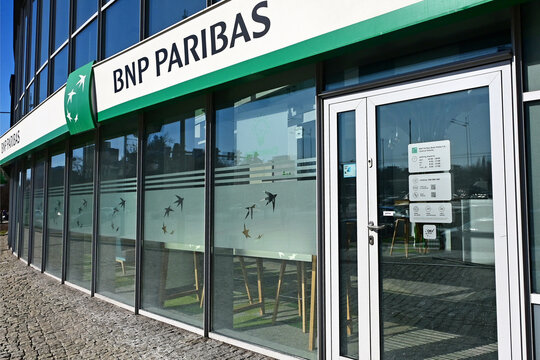 Lodz, Ł&oacute;dź, Poland, Europe - 02.2026 : Logo of French Bank - BNP PARIBAS at entrance to branch office, second largest bank in Europe and eighth largest bank in the world, Piłsudskiego Avenue