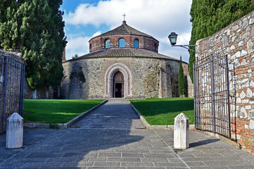 Perugia, Tempio di San Michele Arcangelo, Umbria, Italia © lamio