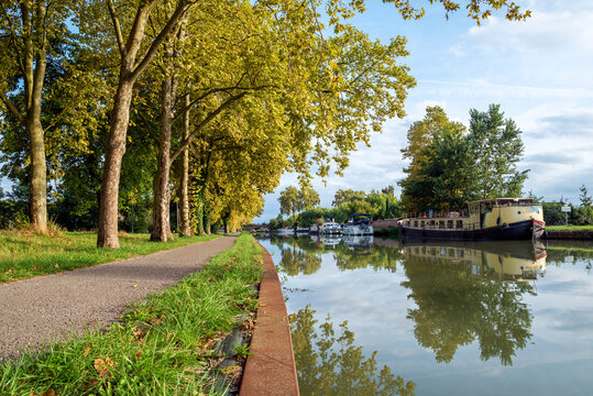 Houseboats moored along the Garonne canal, Montech, Tarn-et-Garonne, Occitanie, France