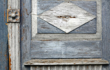 Details an einem historischen Hoftor - details on a wooden door of a historic farmhouse © Konstanze Gruber