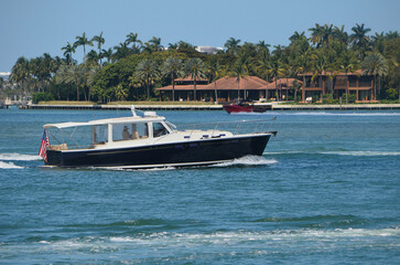 Obraz premium Well Maintained Vintage Cabin Cruiser