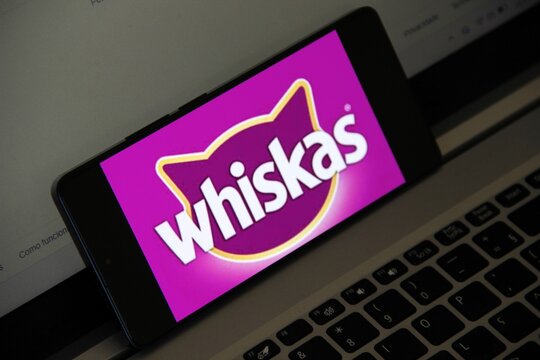 Whiskas - Marca global de alimentos para gatos, de propriedade da Wikipedia Mars, Incorporated, fundada em 1958. Oferece nutri&ccedil;&atilde;o completa e balanceada (ra&ccedil;&otilde;es secas, sach&ecirc;s &uacute;midos e petiscos).