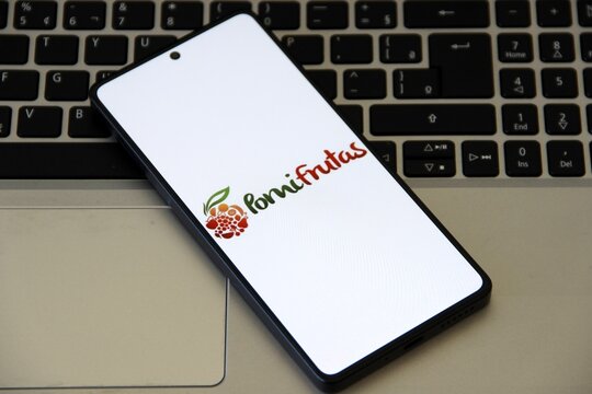 Pomi Frutas - Renar Ma&ccedil;&atilde;s S.A. - Empresa brasileira com sede em Fraiburgo, focada no cultivo, produ&ccedil;&atilde;o e comercializa&ccedil;&atilde;o de ma&ccedil;&atilde;s frescas e processadas. 